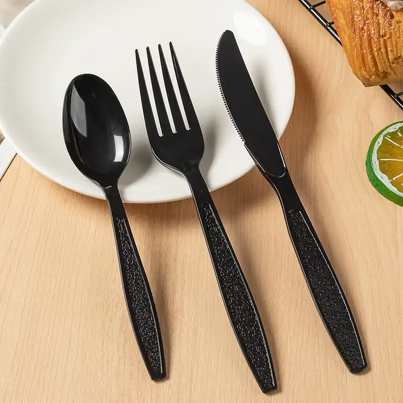 Besteck aus strapazierfähigem Hartplastik